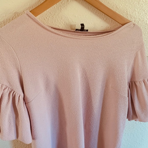 Soft pink blouse with oversized ruffle sleeves! Purchased from EXPRESS - Picture 6 of 6